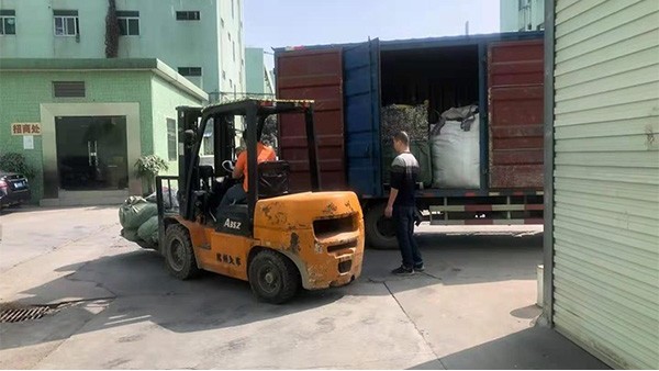 蜜桃成人网站人口金屬：蜜桃AV无码免费一区二区回收過後如何處理